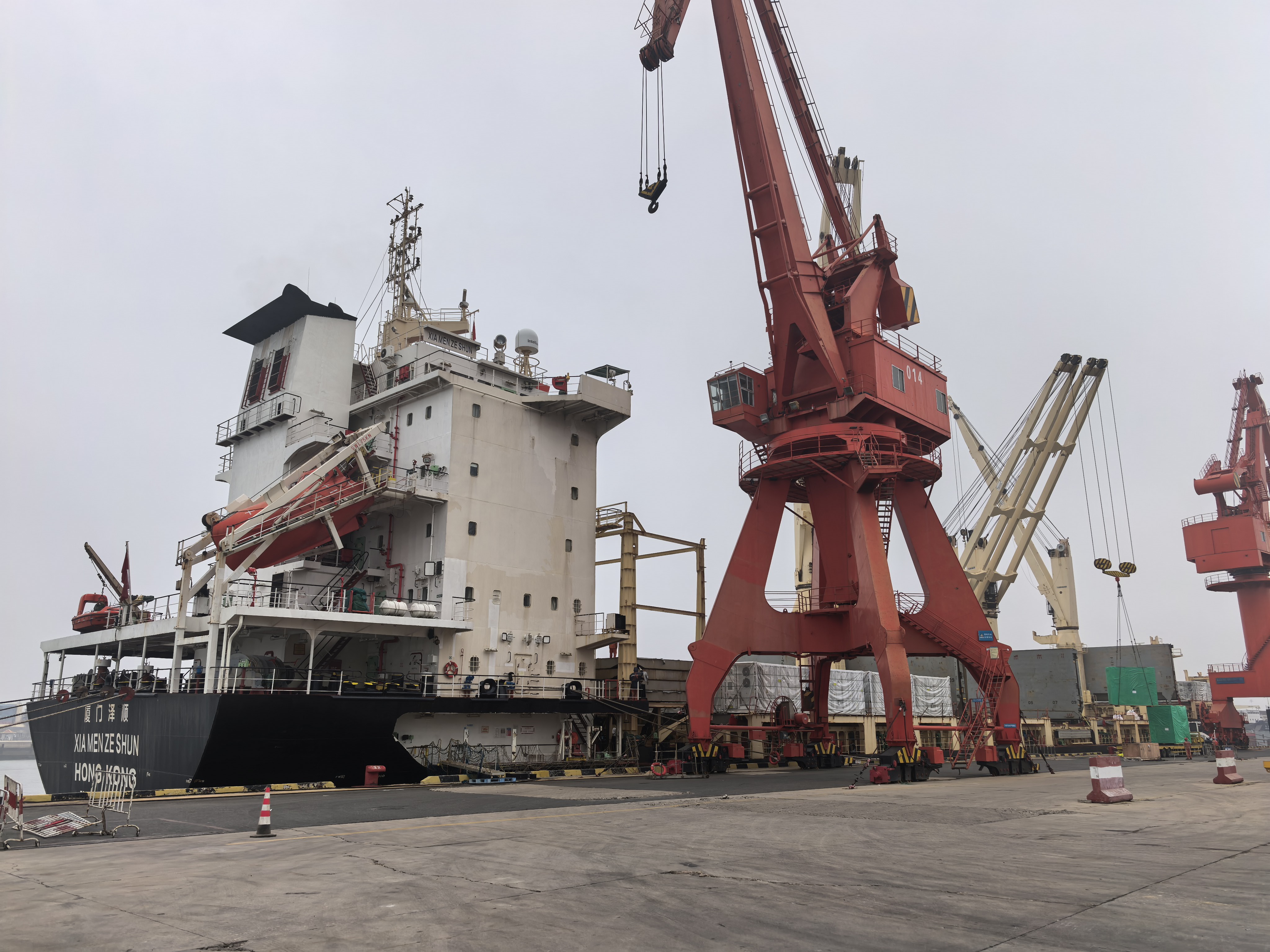 XMZS / 27000 DWT / Crane Capacity: 150MT